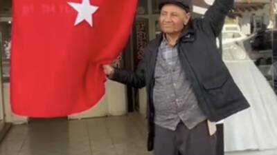 Aksaray’da 80 yaşındaki Bayram Ünlü, kolon kanseri tedavisine rağmen Cumhuriyet