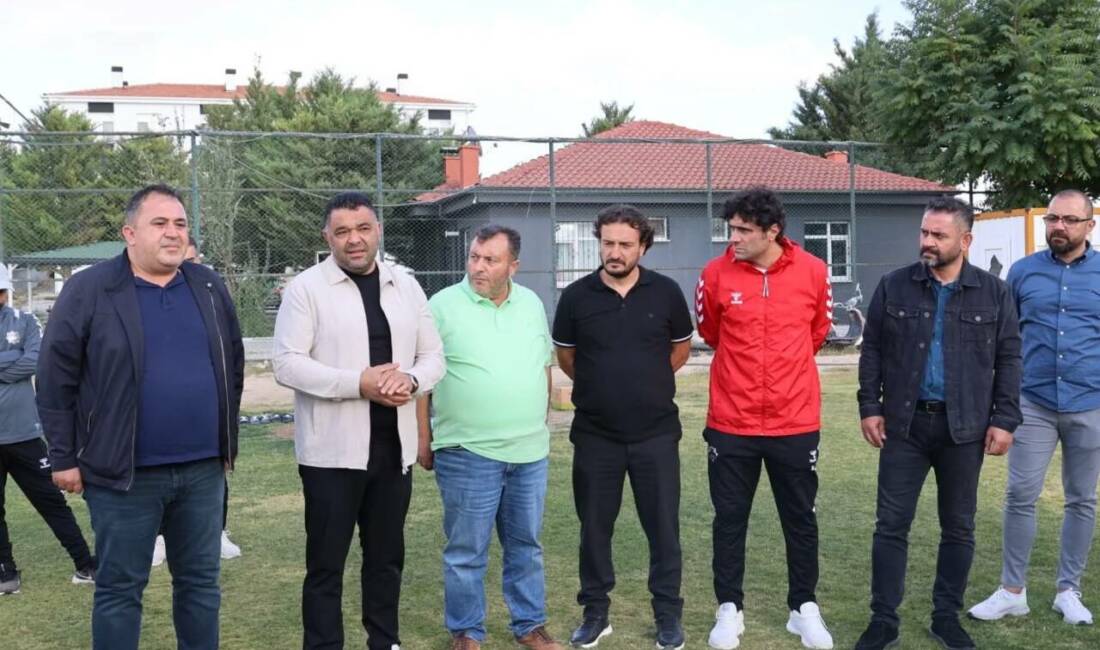 Aksaray Ticaret ve Sanayi Odası (ATSO) Başkanı Ahmet Koçaş, beraberindeki