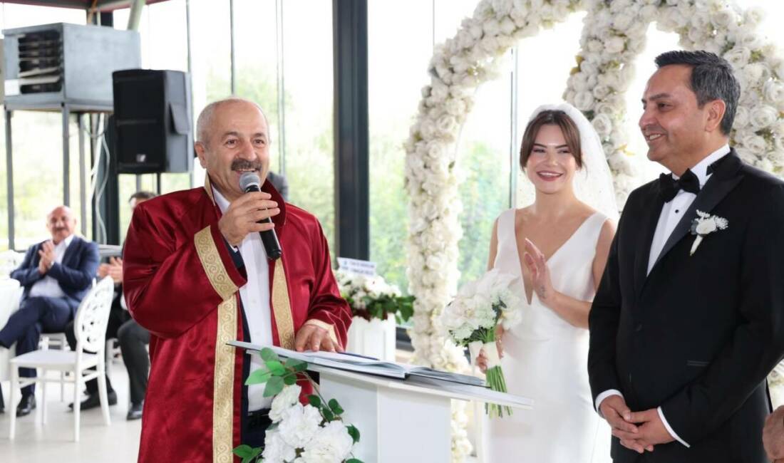 Kırşehir’in eski belediye başkanı Yaşar Bahçeci, Ayça Ronay ile Gebze