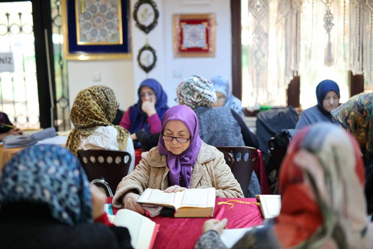Aksaray Belediyesi, AKMEK ve Kadın Aktivite Merkezleri bünyesinde yeni eğitim