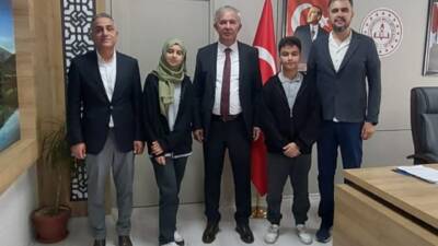 Aksaray Mustafa Yazıcı Ortaokulu 8/B sınıfı öğrencileri Ayşe Hilal Görür