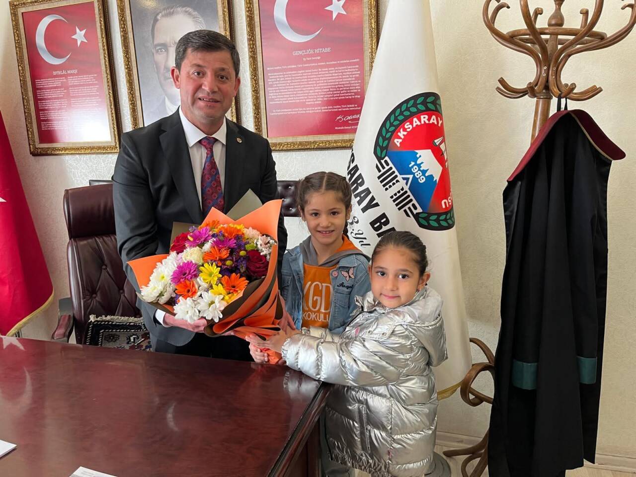 Aksaray Barosu, Kamber Gülüzar Demir İlkokulu 2-D sınıfı öğrencilerini ağırladı.