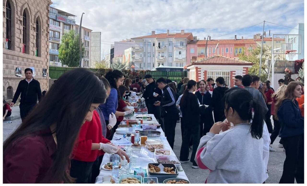 Aksaray İl Milli Eğitim Müdürlüğü öncülüğünde kent genelindeki okullar, Gazze’de