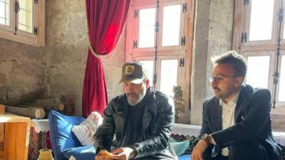 Aksaray İl Kültür ve Turizm Müdürlüğü, sanatçı Uğur Işılak’ı ağırladı.