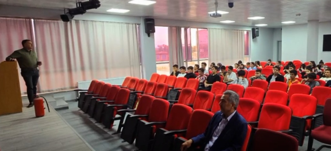 AFAD Eğitmeni Osman Korkmaz ve İl Milli Eğitim Müdürlüğü Sivil