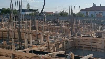 Saratlı Belediye Başkanı Cuma Kaplan, yeni yapılan dükkanlara ek olarak