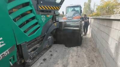 Sultanhanı Belediyesi, ilçe genelinde başlattığı sıcak asfalt çalışmalarına Koyuncu Mahallesi’nde