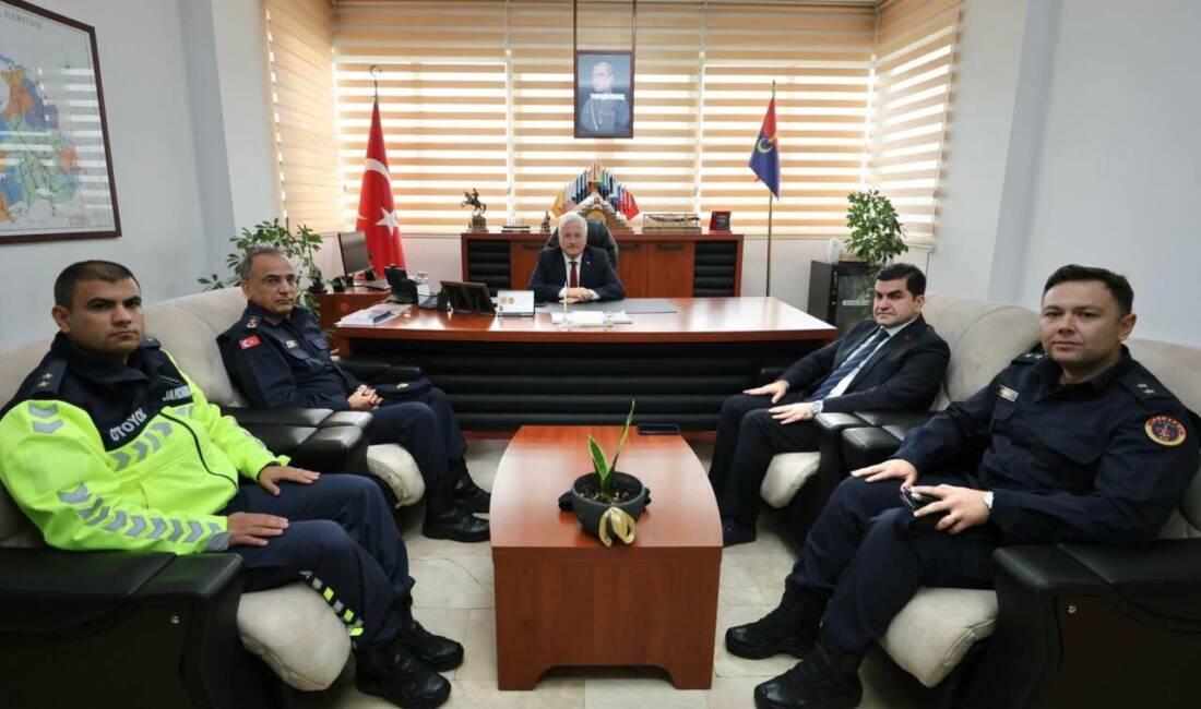 Vali Mehmet Ali Kumbuzoğlu, Ortaköy Otoyol Jandarma Komutanlığını ziyaret ederek
