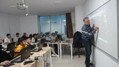 Aksaray Belediyesinin hayata geçirdiği Akademi Aksaray eğitim programları genç ve