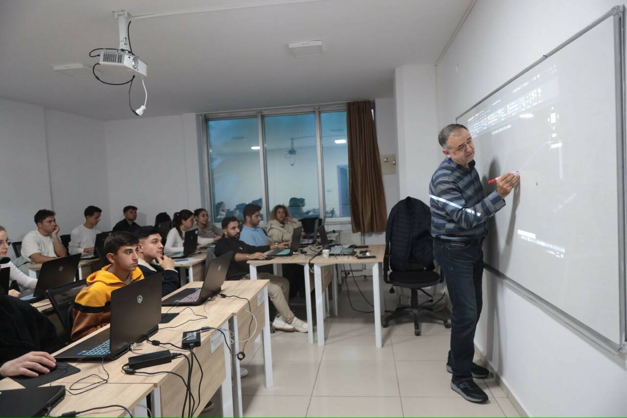 Aksaray Belediyesinin hayata geçirdiği Akademi Aksaray eğitim programları genç ve