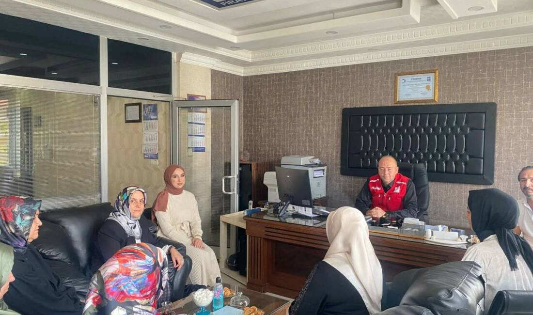 AK Parti Aksaray İl Kadın Kolları Başkanı Sultan Billur, beraberinde