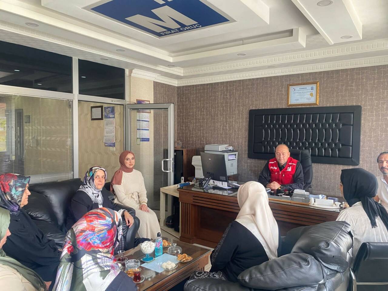 AK Parti Aksaray İl Kadın Kolları Başkanı Sultan Billur, beraberinde
