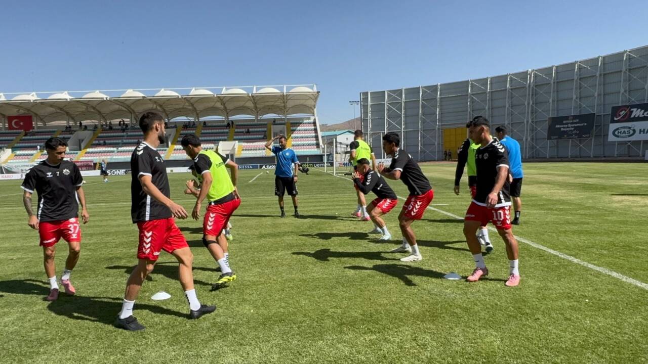 68 Aksarayspor, Menemenspor maçı öncesi çift antrenman yaptı. Aksaray temsilcisi