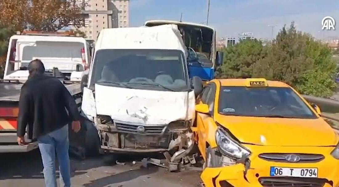 Ankara'nın Altındağ ilçesinde yaşanan olayda 6 araç birbirine girdi. Zincirleme