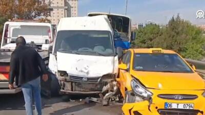 Ankara'nın Altındağ ilçesinde yaşanan olayda 6 araç birbirine girdi. Zincirleme