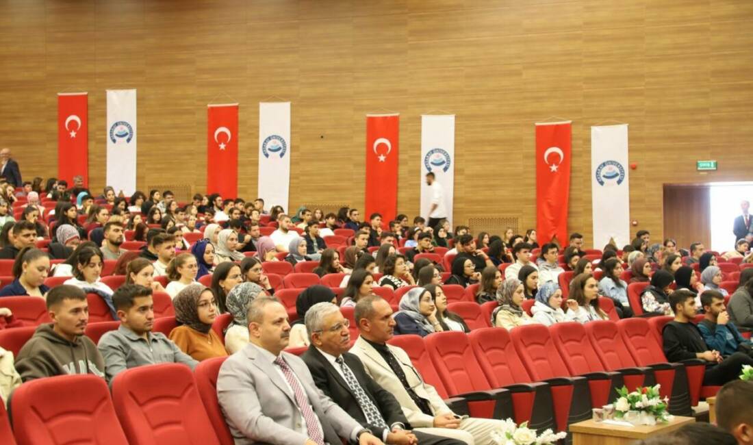 2025-2026 Eğitim-Öğretim döneminin başlamasının ardından Aksaray Üniversitesi’ne katılan birinci sınıf