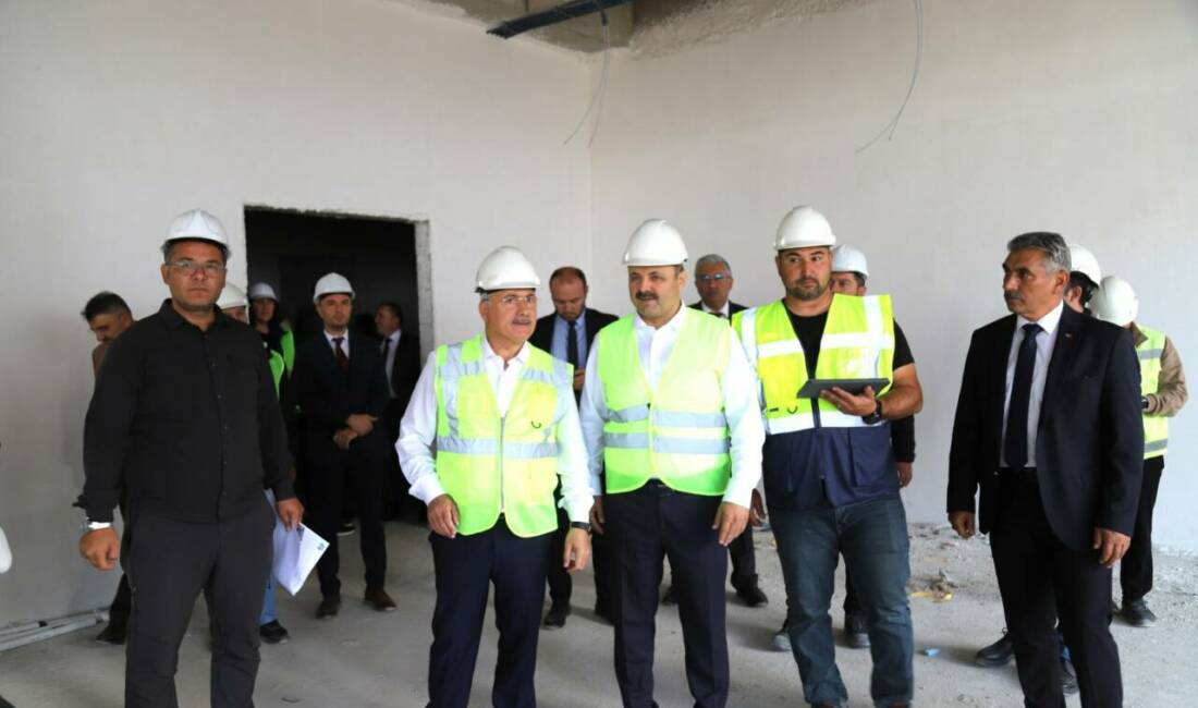 Aksaray Valisi Mehmet Ali Kumbuzoğlu ve ASÜ Rektörü Prof. Dr.