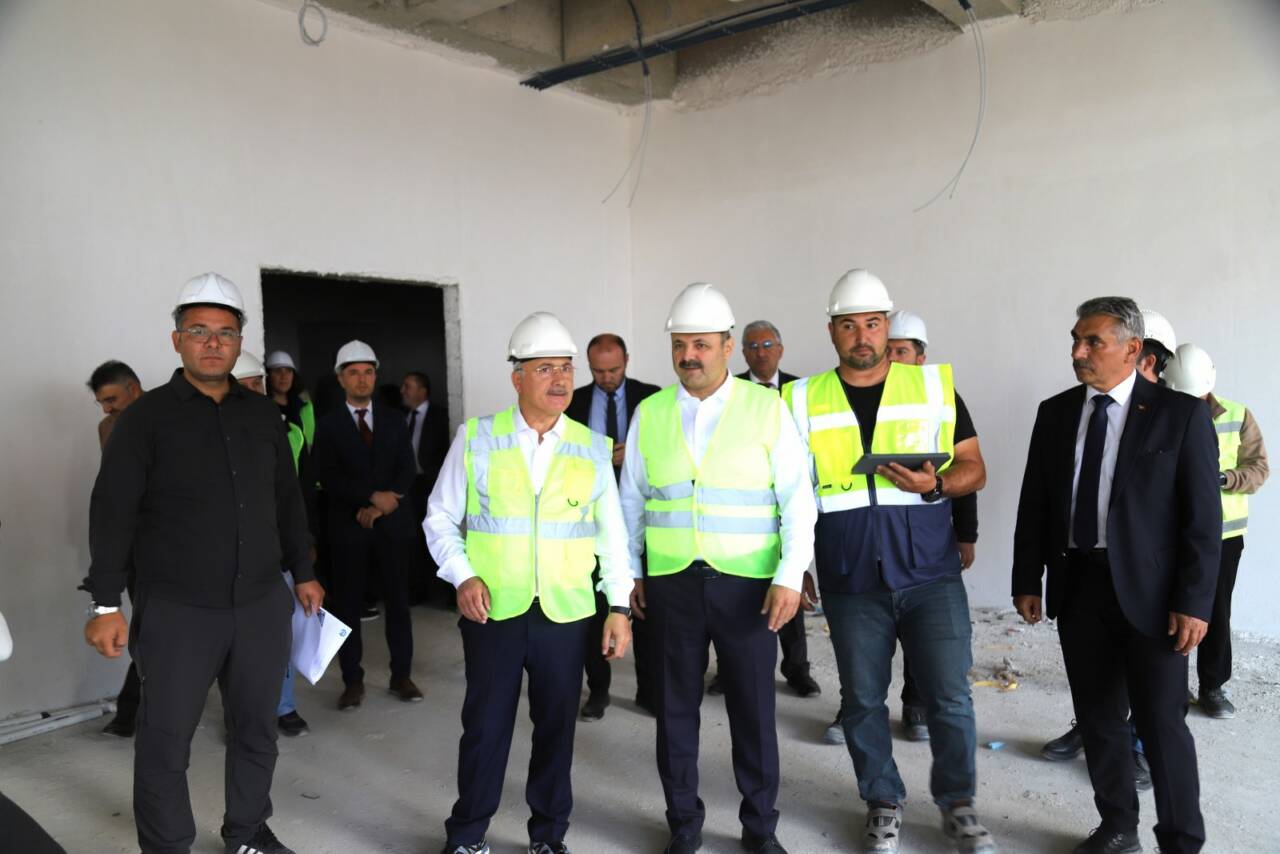 Aksaray Valisi Mehmet Ali Kumbuzoğlu ve ASÜ Rektörü Prof. Dr.
