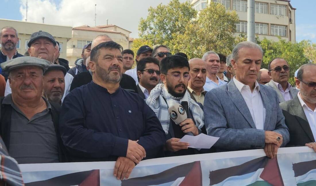 Aksaray’da sivil toplum kuruluşu başkanları Ulu Cami önünde toplandı; Anadolu