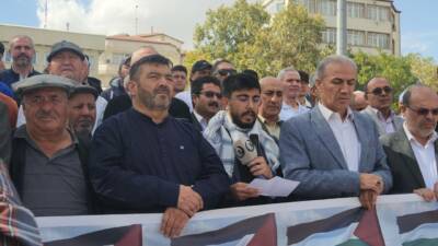 Aksaray’da sivil toplum kuruluşu başkanları Ulu Cami önünde toplandı; Anadolu
