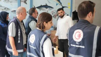 Zabıta ve Ticaret İl Müdürlüğü ekipleri, balık işletmelerinde etiket, gramaj