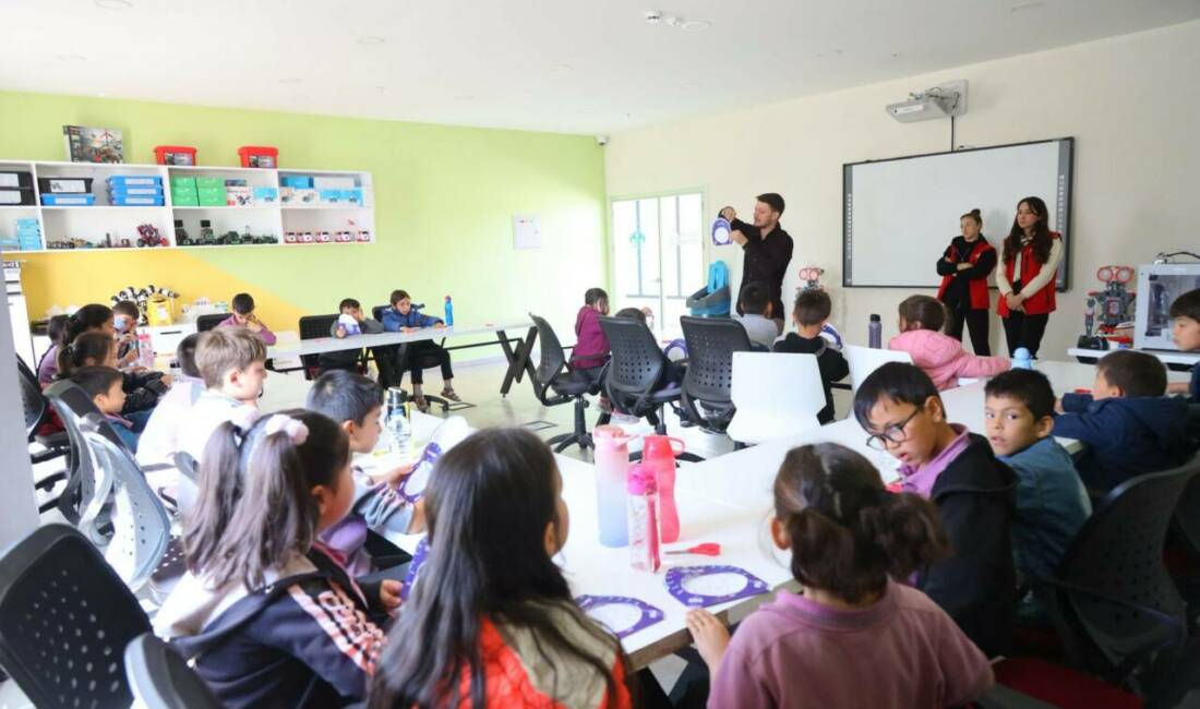 Aksaray Belediyesi tarafından hayata geçirilen Aksaray Bilim Merkezi, çocukların ve
