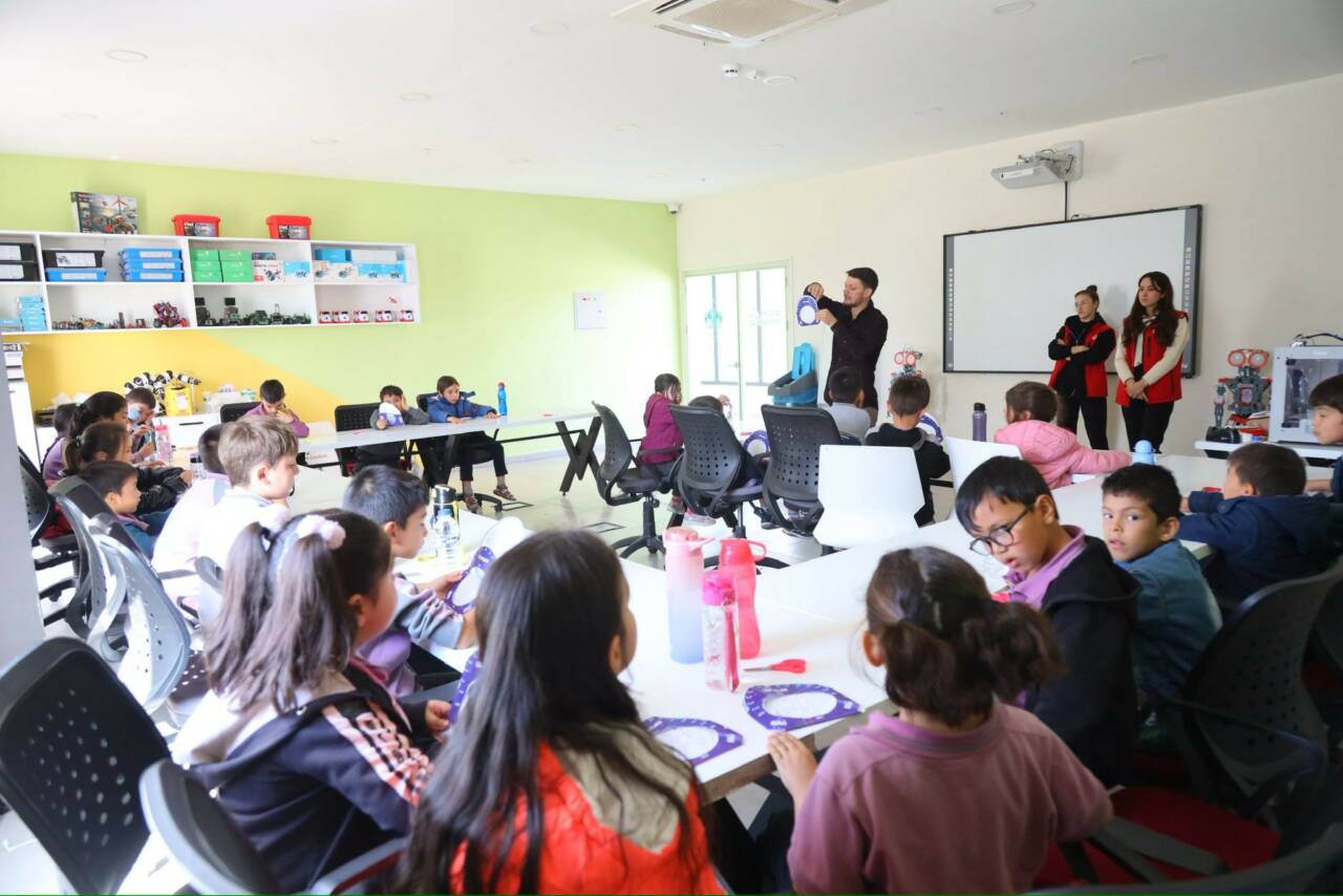 Aksaray Belediyesi tarafından hayata geçirilen Aksaray Bilim Merkezi, çocukların ve