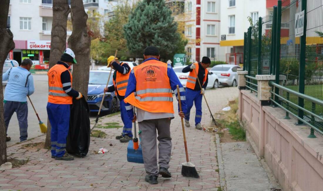 Aksaray Belediyesi, şehir genelinde yürüttüğü temizlik ve çevre düzeni çalışmalarını