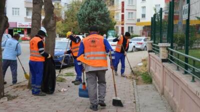 Aksaray Belediyesi, şehir genelinde yürüttüğü temizlik ve çevre düzeni çalışmalarını
