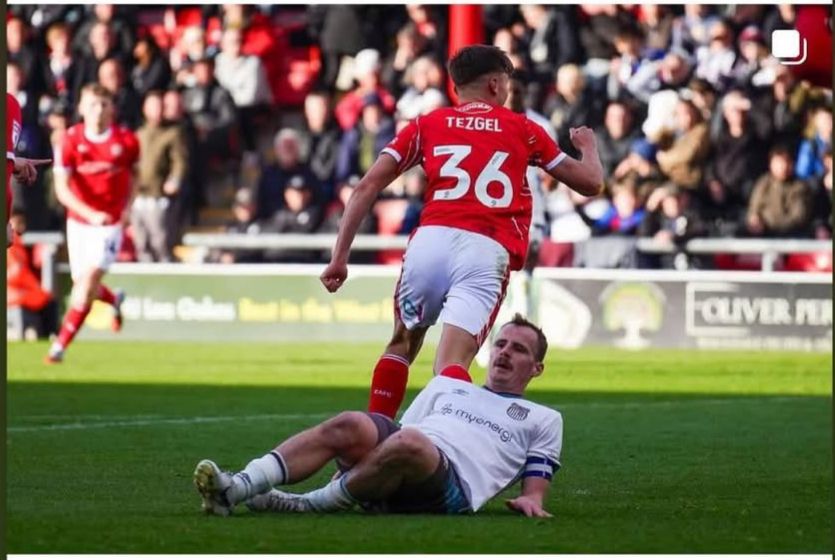 Crewe Alexandra forması giyen 20 yaşındaki Aksaraylı golcü Emre Tezgel,