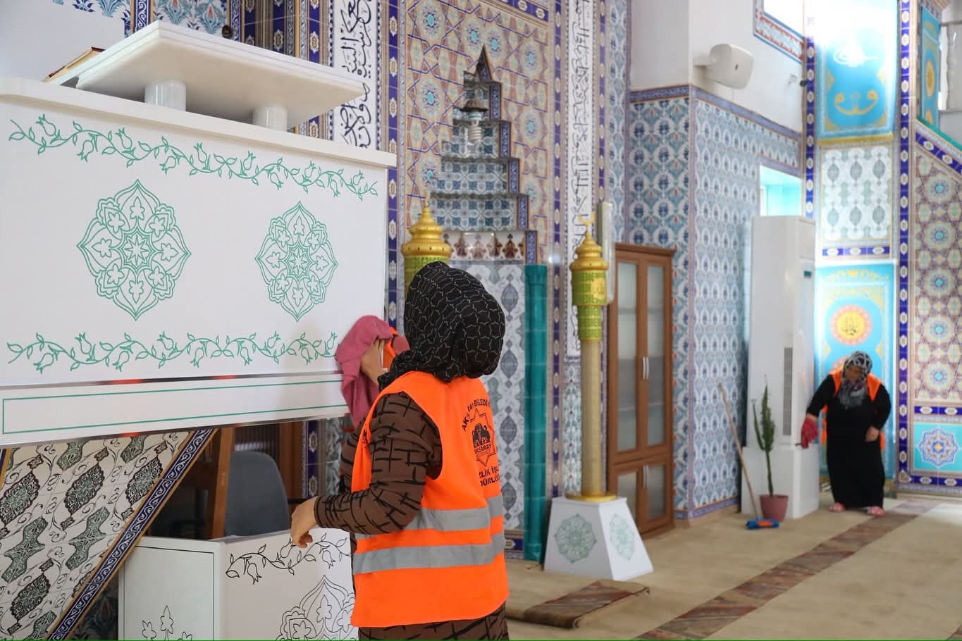 Aksaray Belediyesi, cami, mescit ve ibadethanelerde temizlik çalışmalarını düzenli olarak