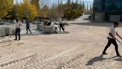 Demirci Belediyesi, kent merkezinde başlattığı çevre düzenleme, bakım ve onarım