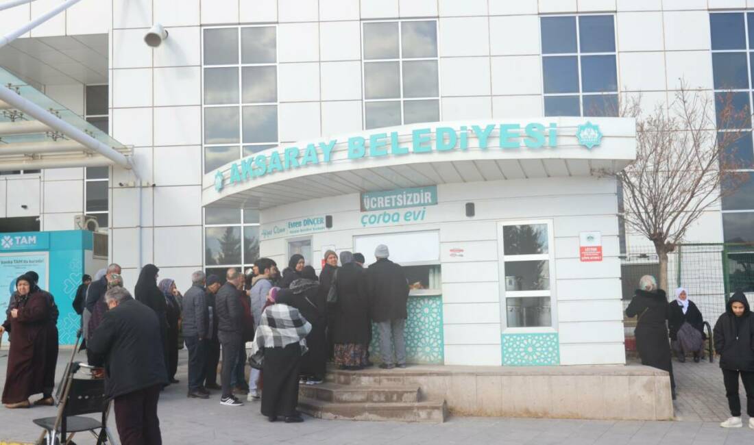 Aksaray Belediyesi, kış aylarının yaklaşmasıyla birlikte soğuk havalarda vatandaşları sıcacık
