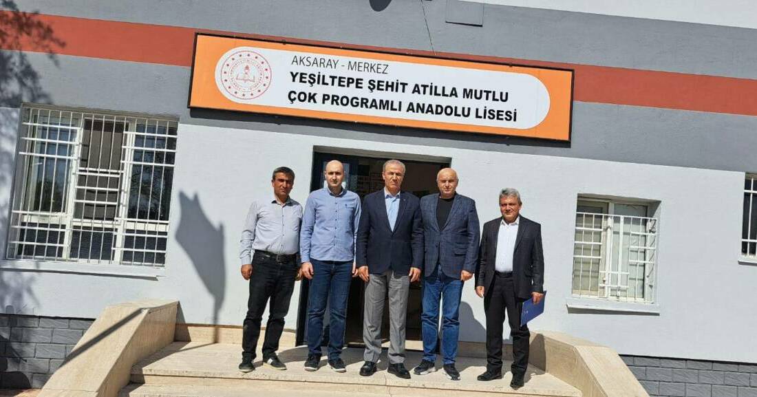 Eğitim-Bir-Sen Aksaray Şube Başkanı Murat Görmez, sendika yönetimiyle birlikte sahadaki