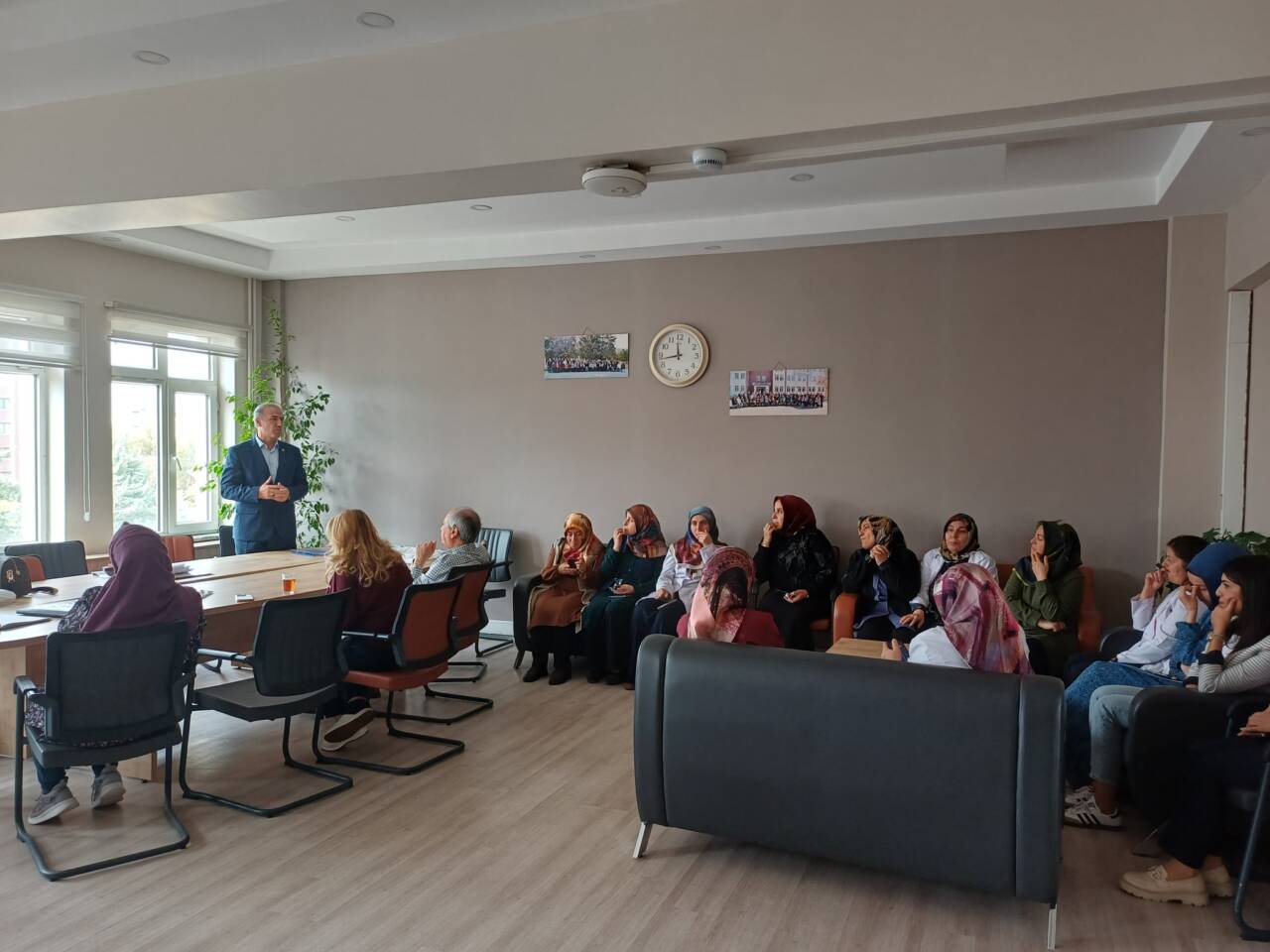 Eğitim-Bir-Sen Aksaray Şube Başkanı Murat Görmez, ildeki eğitim kurumlarını ziyaret