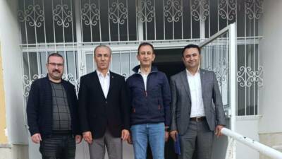 Eğitim-Bir-Sen Aksaray Şube Başkanı Murat Görmez ve sendika yönetimi, sahadaki