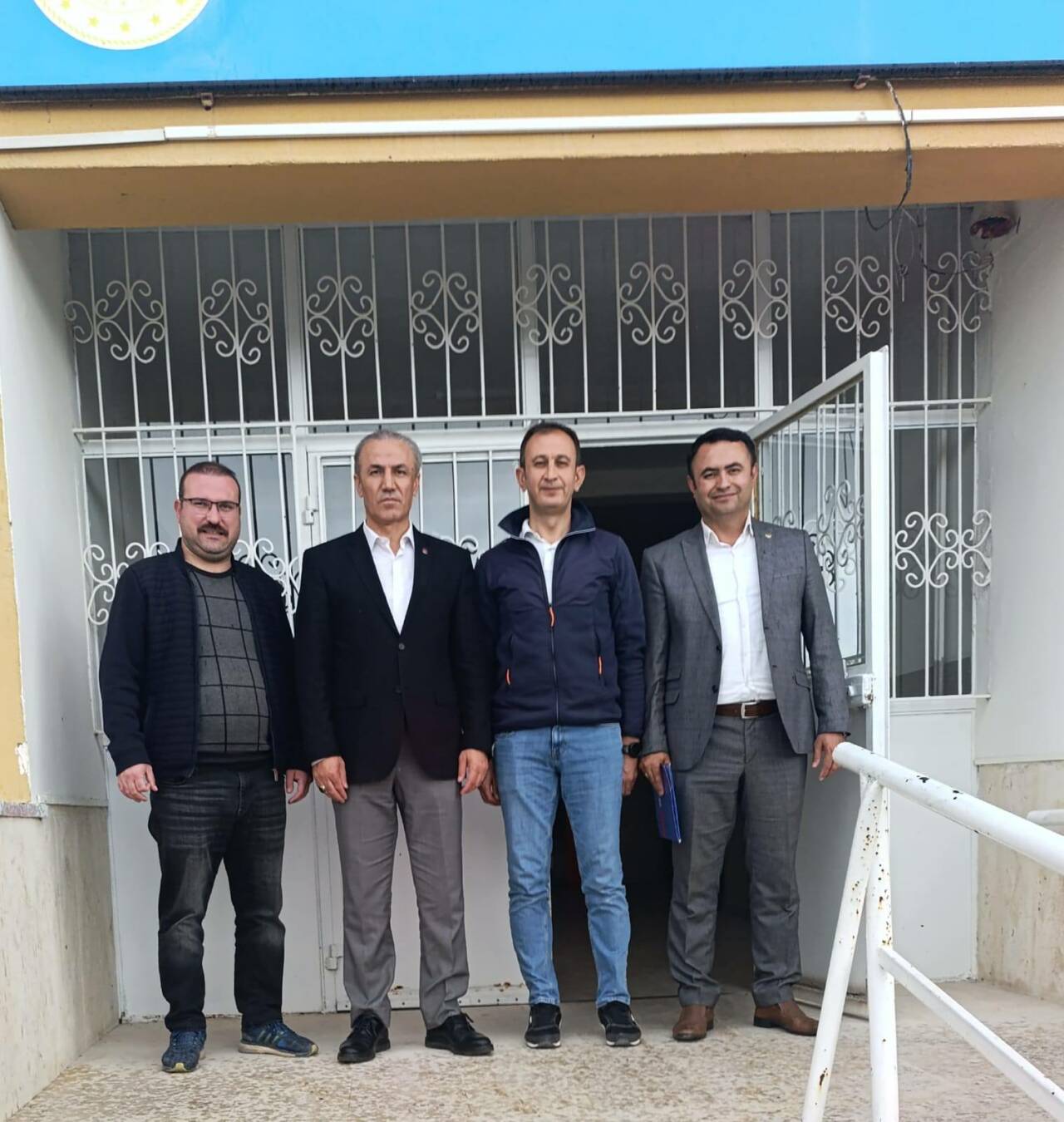 Eğitim-Bir-Sen Aksaray Şube Başkanı Murat Görmez ve sendika yönetimi, sahadaki