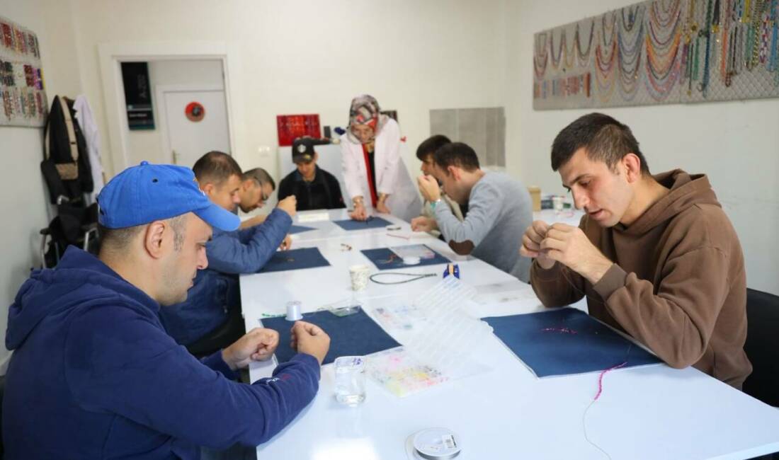 Aksaray Belediyesi, özel bireylerin yeteneklerini ortaya çıkarabilecekleri, sosyalleşebilecekleri ve eğitim-rehabilitasyon