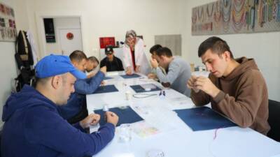 Aksaray Belediyesi, özel bireylerin yeteneklerini ortaya çıkarabilecekleri, sosyalleşebilecekleri ve eğitim-rehabilitasyon
