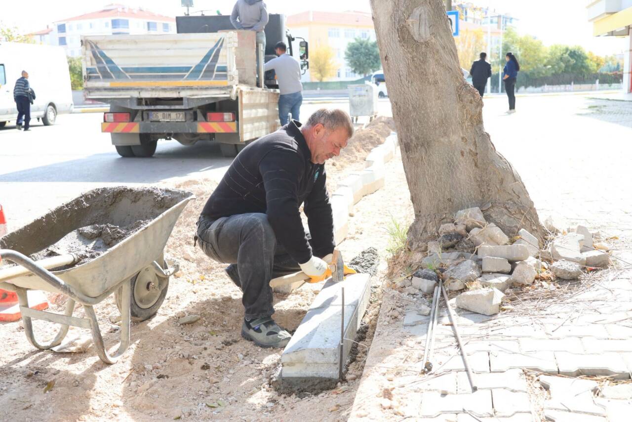 Aksaray Belediyesi, kent genelinde başlattığı altyapı ve çevre düzenleme çalışmaları