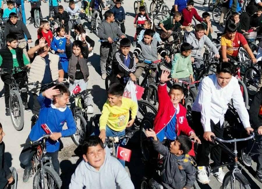 Cumhuriyet’in 102. yılı dolayısıyla Eskil’de renkli bir etkinlik gerçekleştirildi. Eskil
