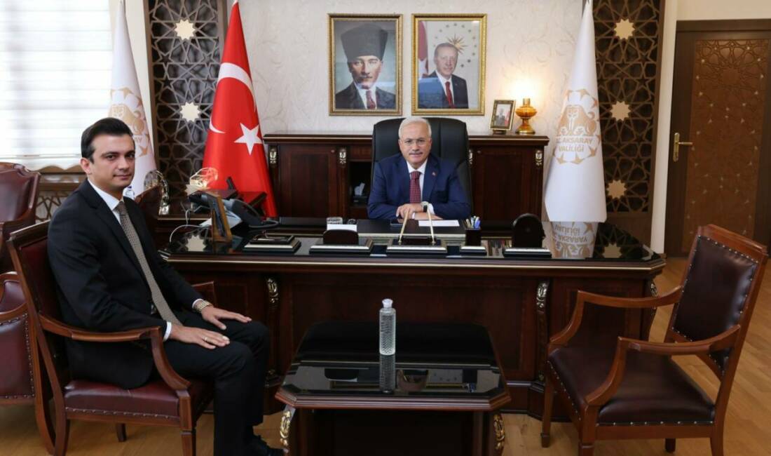 Aksaray Valisi Mehmet Ali Kumbuzoğlu, Eskil Kaymakamı Harun Uzar’ı makamında