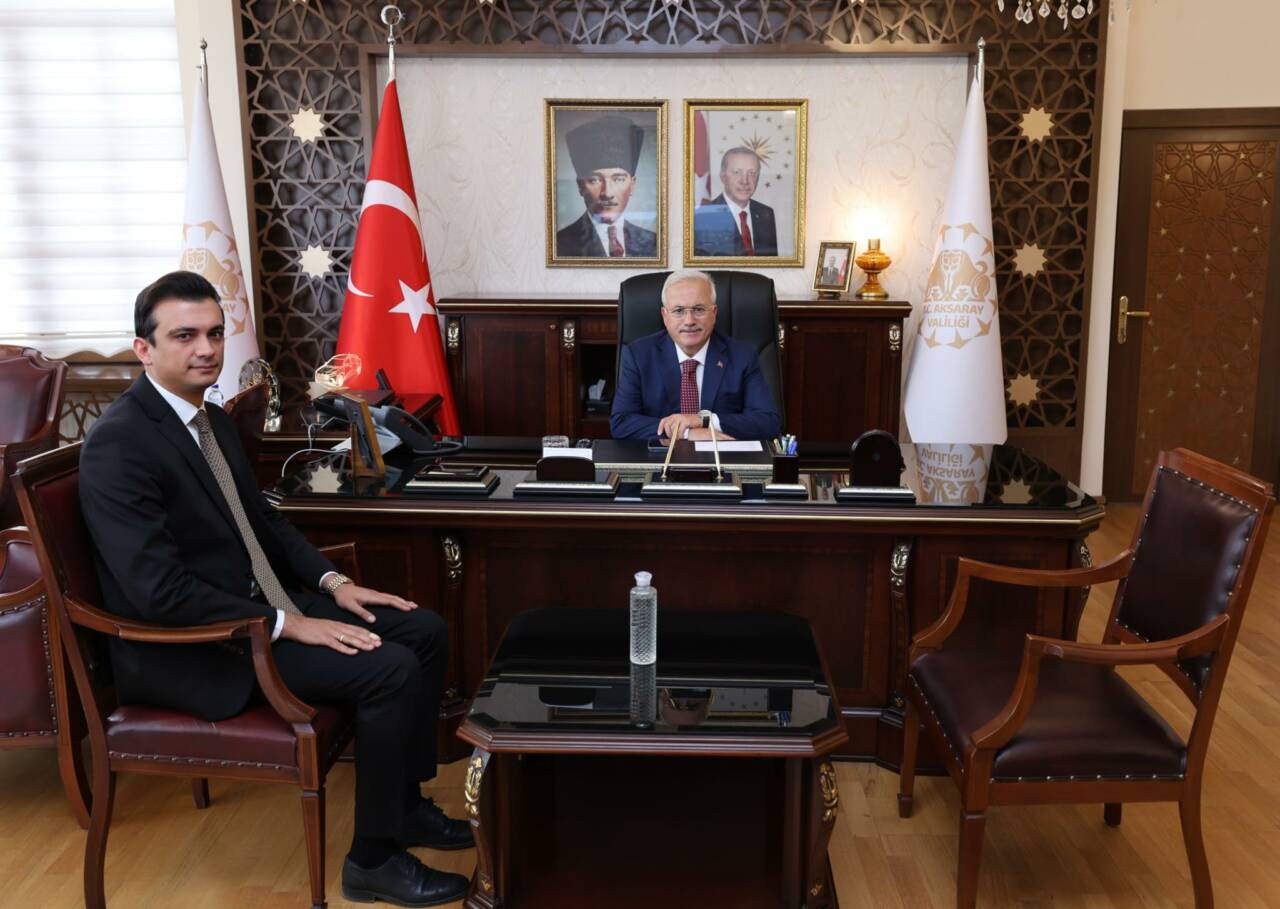 Aksaray Valisi Mehmet Ali Kumbuzoğlu, Eskil Kaymakamı Harun Uzar’ı makamında