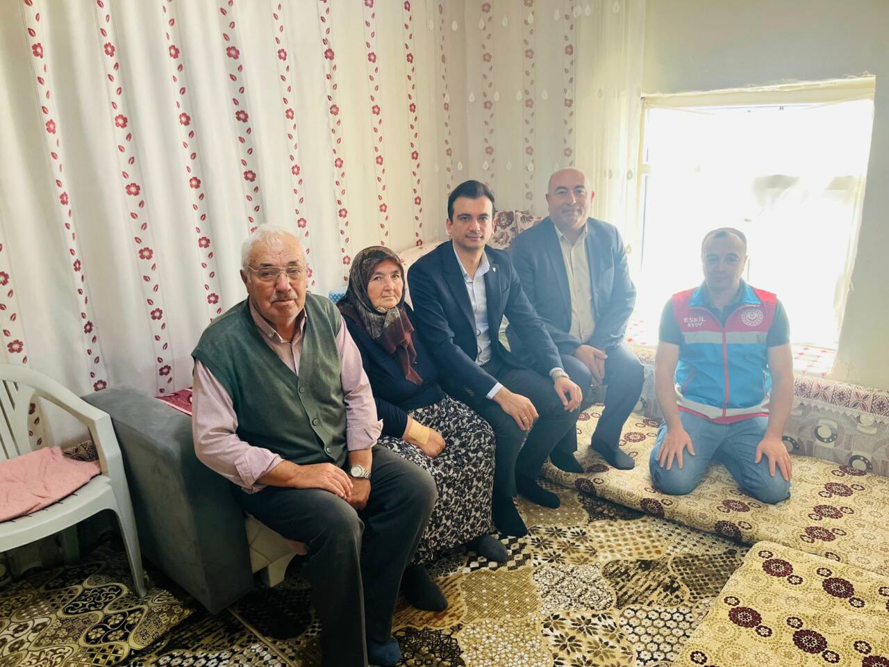 1 Ekim Dünya Yaşlılar Günü kapsamında Eskil Kaymakamı Harun Uzar,