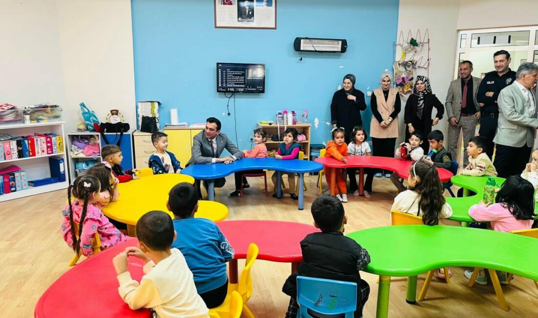Eskil Kaymakamı Harun Uzar, ilçedeki eğitim kurumlarına yönelik ziyaretleri kapsamında