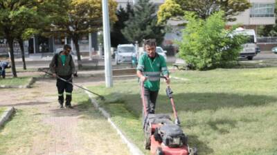 Aksaray Belediyesi, kent genelinde yürüttüğü çevre düzenleme ve temizlik çalışmalarını