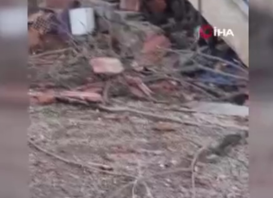 Ankara’nın Ayaş ilçesinde feci bir olay yaşandı. Fırtınanın etkisiyle hobi