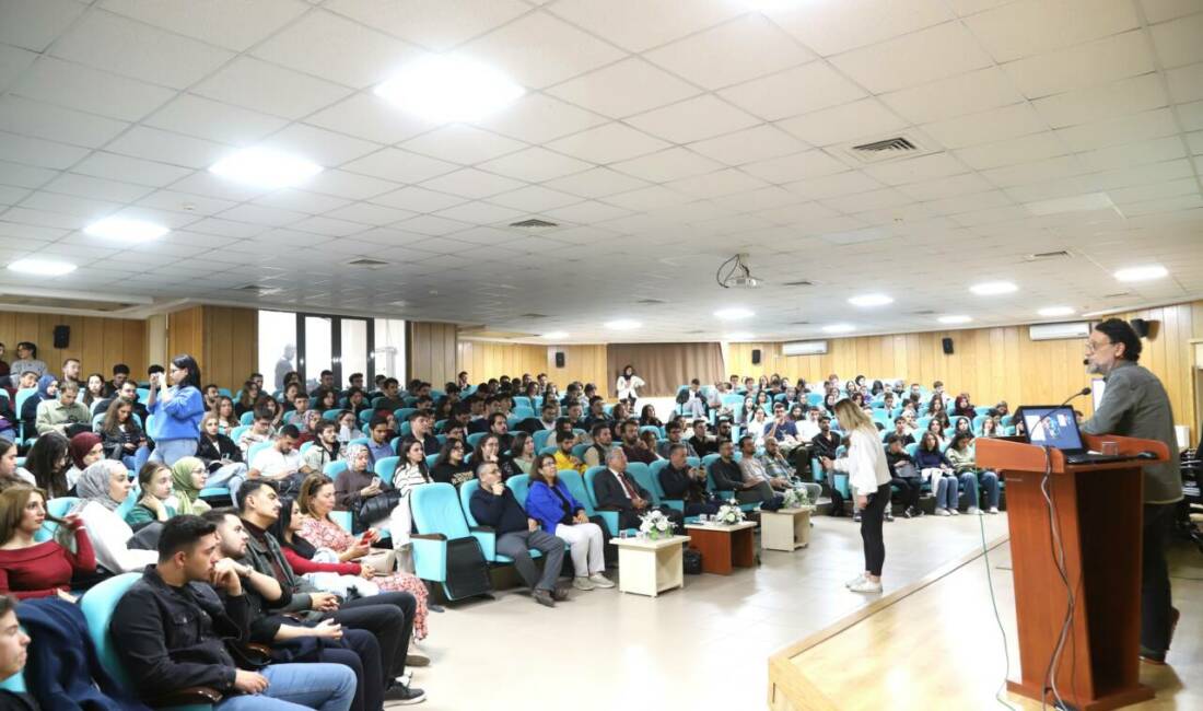 Aksaray Üniversitesi tarafından düzenlenen konferansta konuşma yapan Microsoft Suudi Arabistan