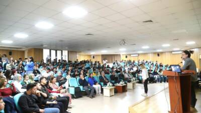 Aksaray Üniversitesi tarafından düzenlenen konferansta konuşma yapan Microsoft Suudi Arabistan