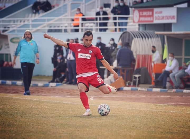 Futbol hayatına Aksaray'da başlayan futbolcu Furkan Yıldırım, aktif futbol hayatını